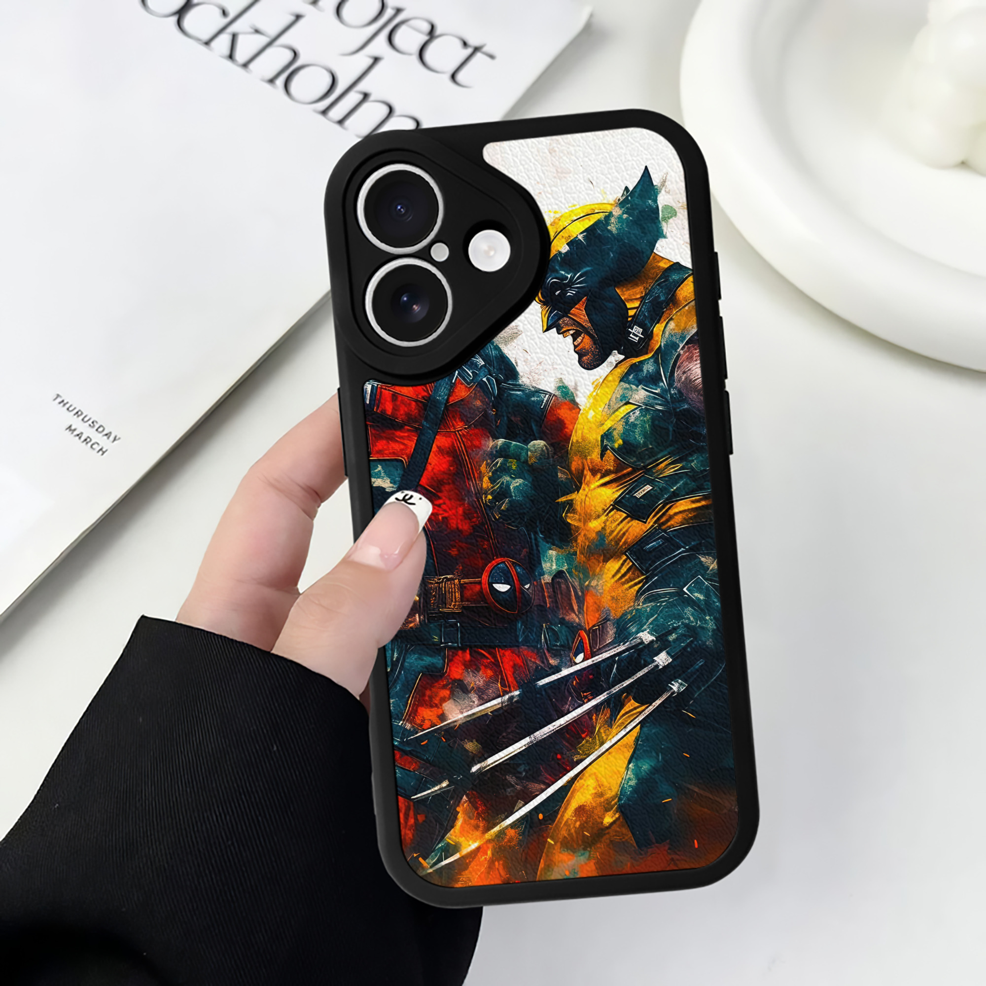 （画像用） Deadpool デッドプール 【iPhone 16シリーズ対応】シリコンスマホケース（レザー調） 材質：シリコン